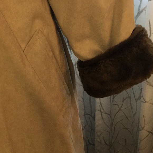 Reversibile coat with beige and brown faux fur - Picture 3 of 15